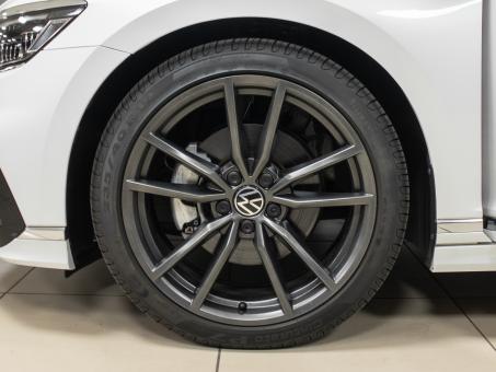 Volkswagen Passat 1.5i R-line