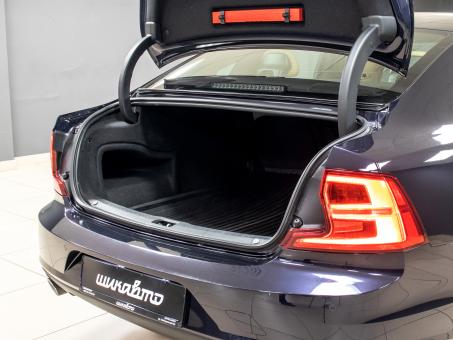 Volvo S90  D5