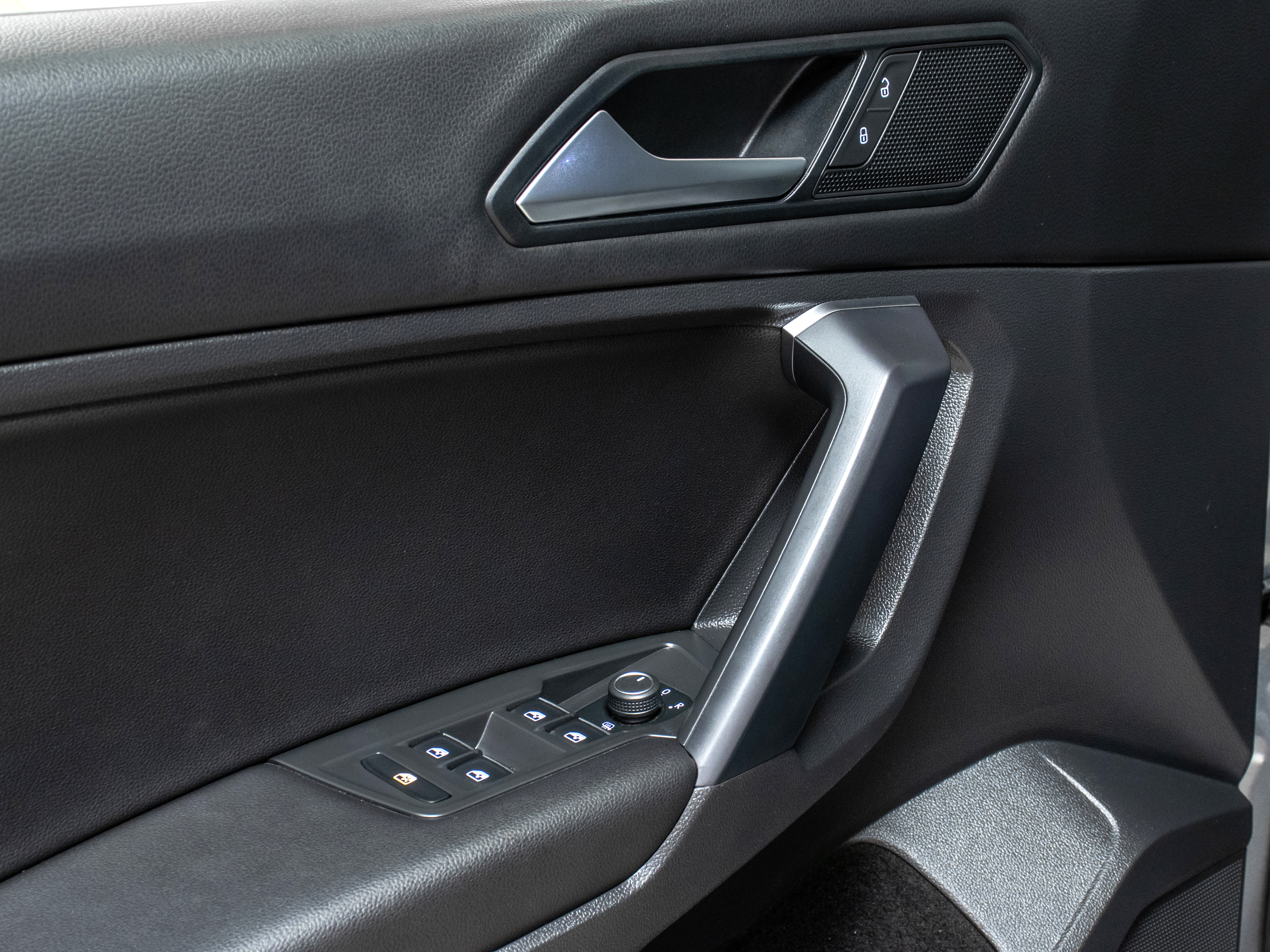 Volkswagen Tiguan SE R-Line
