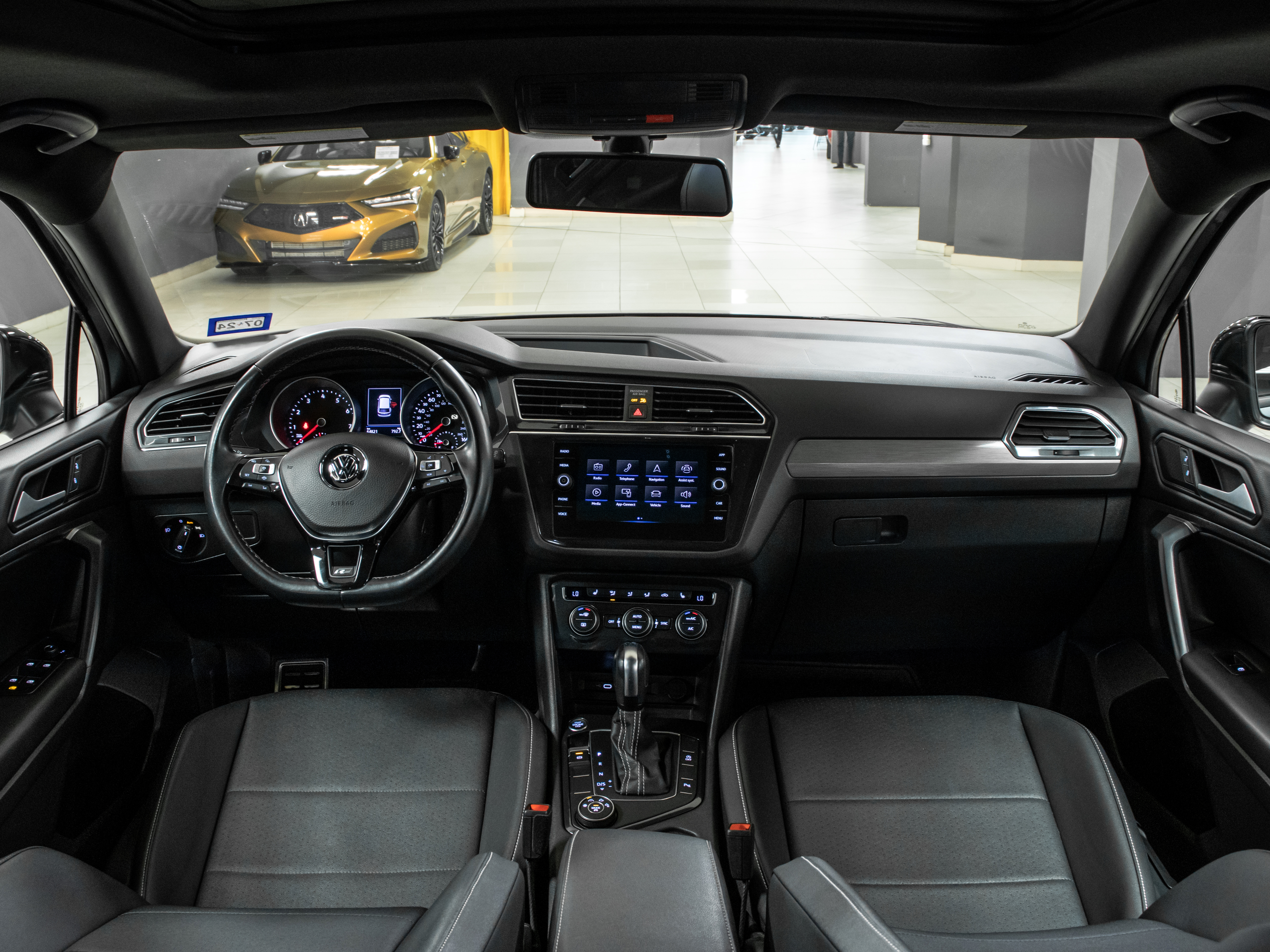 Volkswagen Tiguan SE R-Line