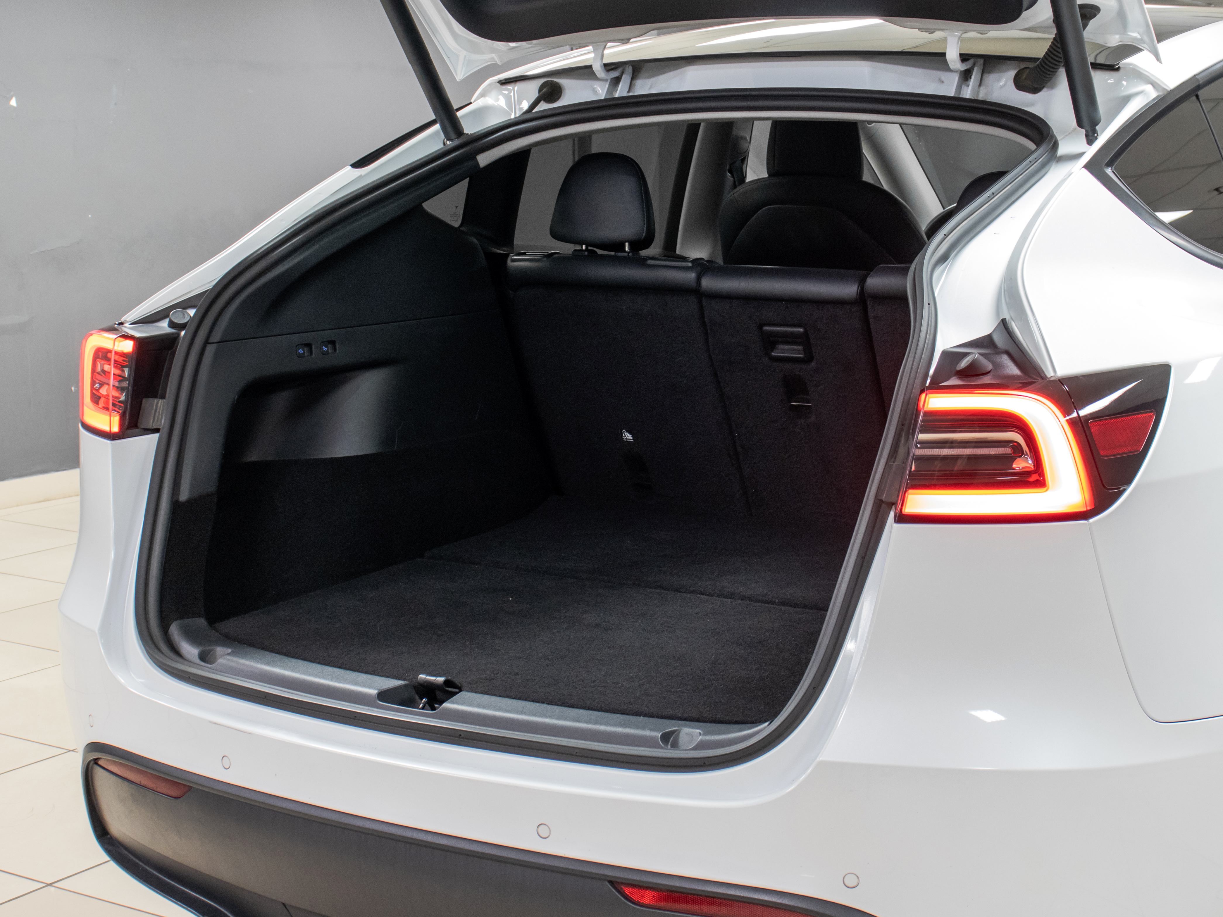 Tesla Model Y Long Range Dual Motor