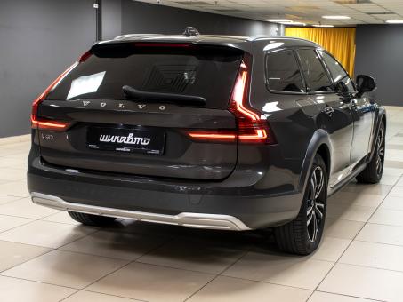 Volvo V90 Cross Country B5