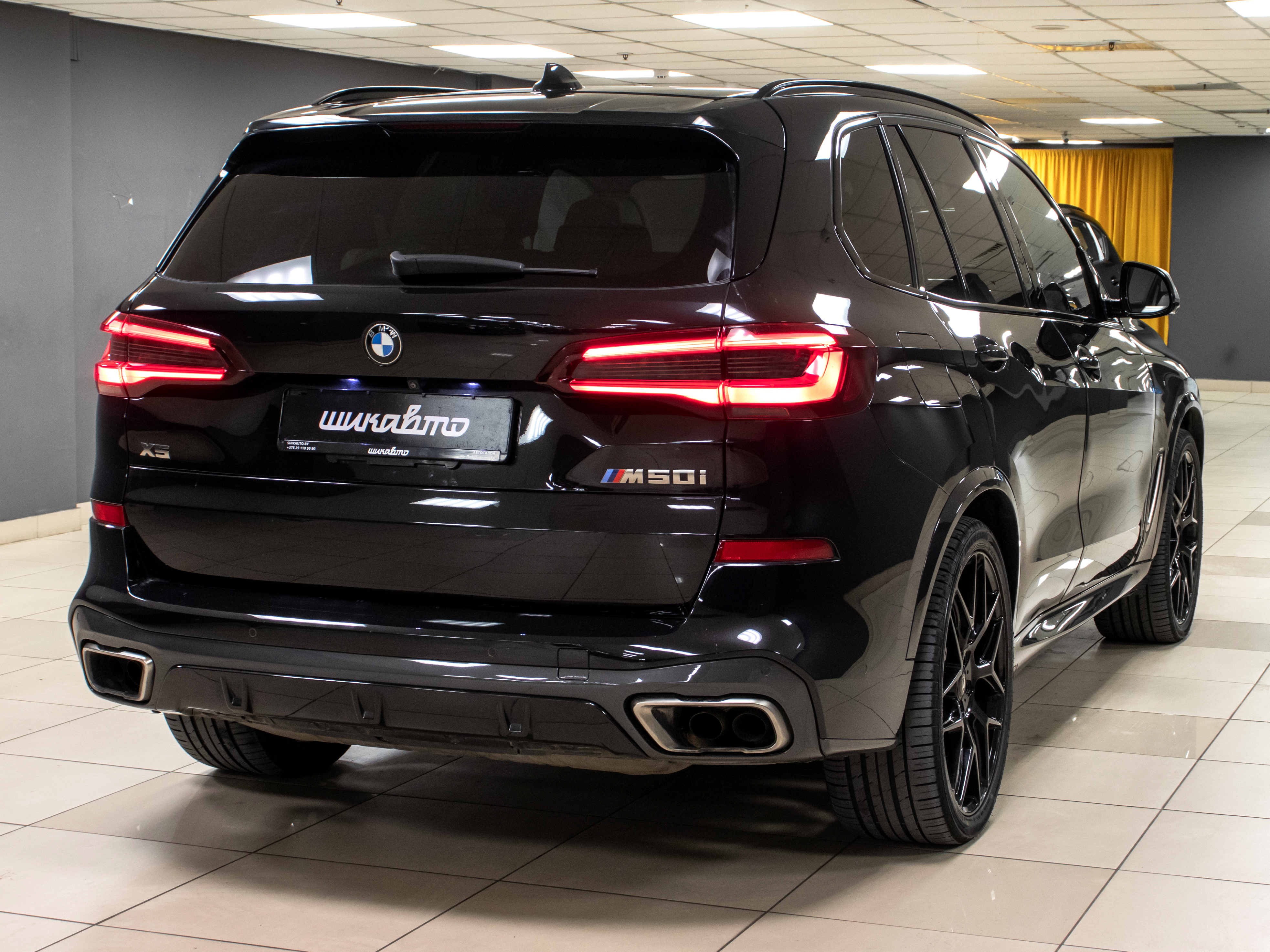 BMW X5 M50i