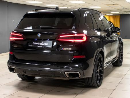 BMW X5 M50i