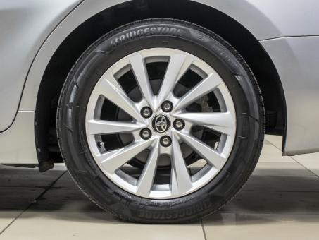 Toyota Camry 2.5i LE