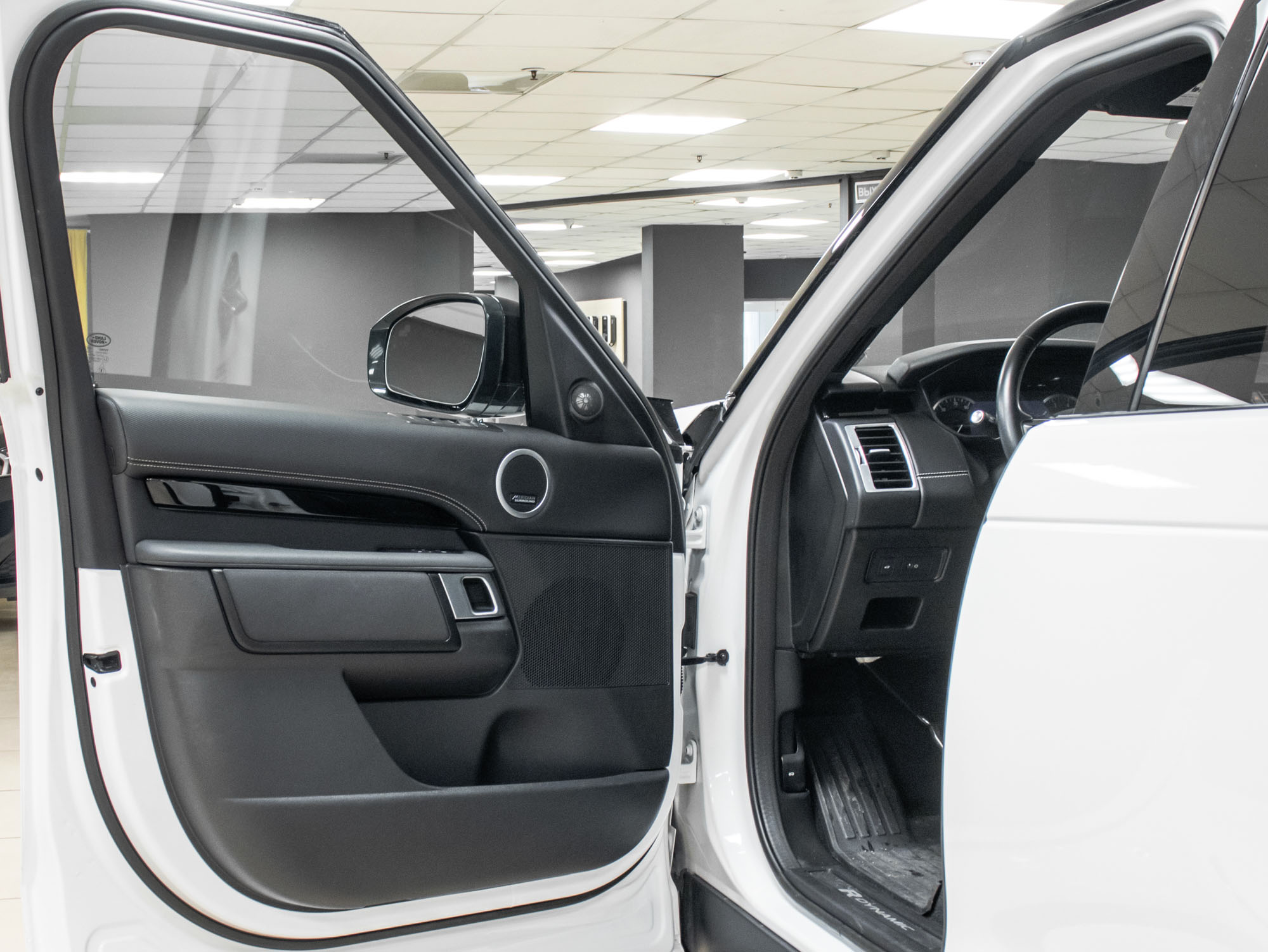 Land Rover Discovery R-Dynamic S