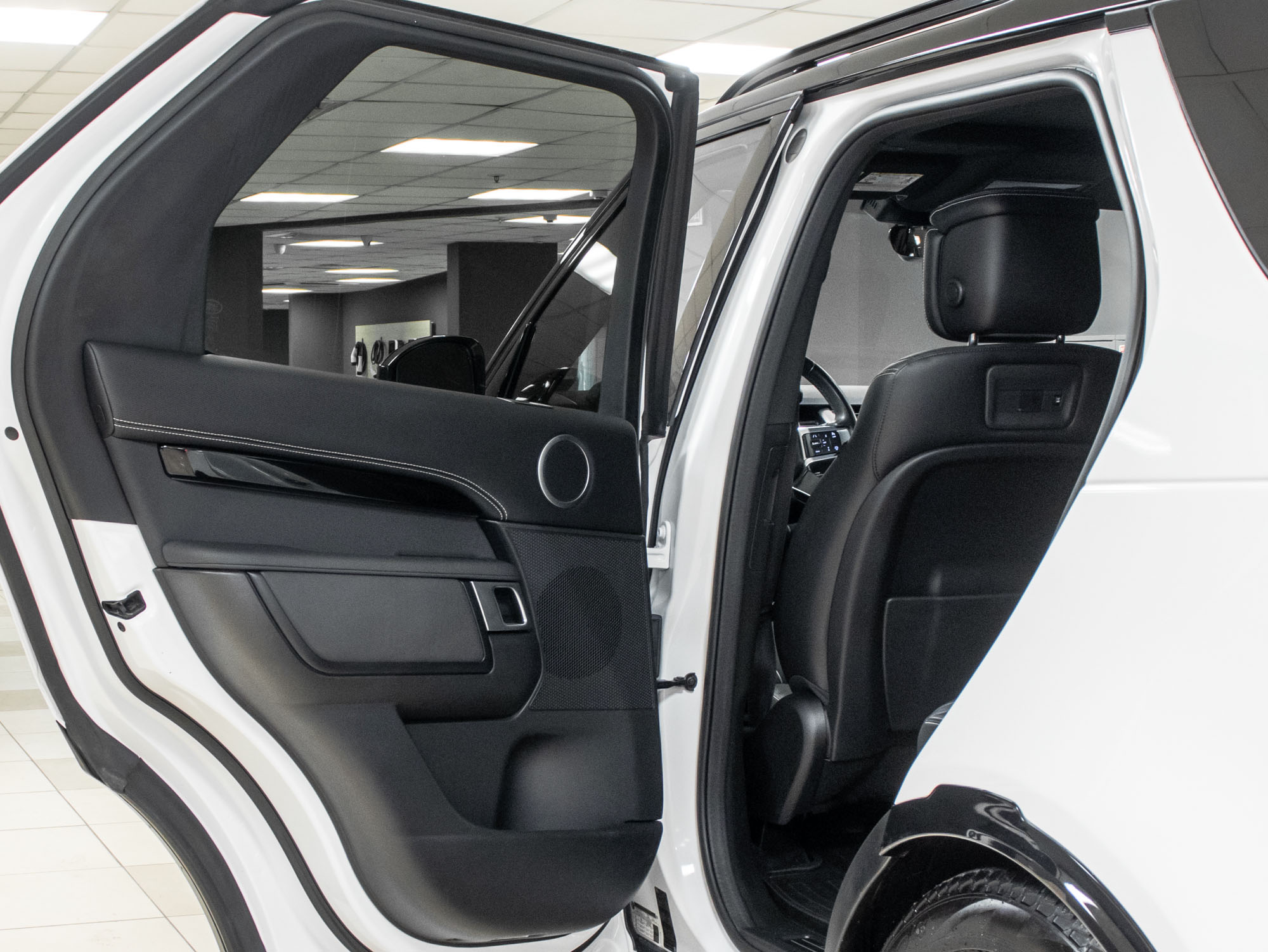 Land Rover Discovery R-Dynamic S