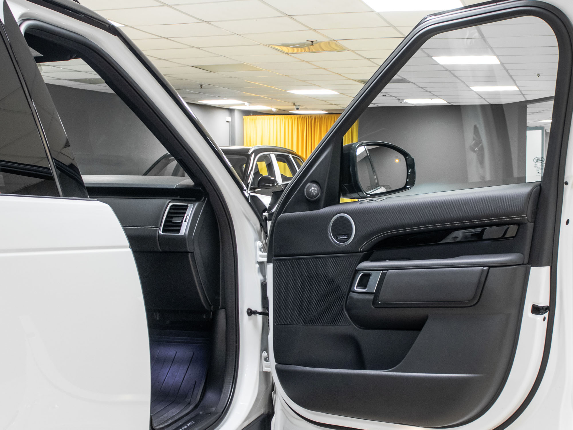 Land Rover Discovery R-Dynamic S