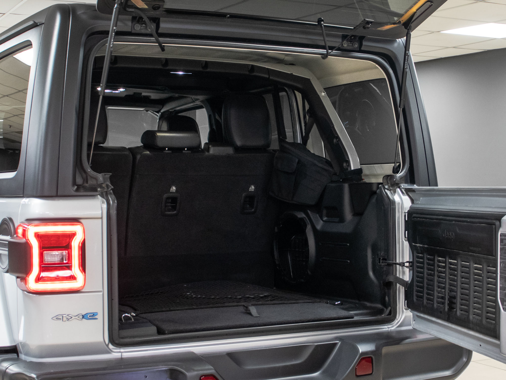 Jeep Wrangler Sahara 4XE Plug-in Hybrid