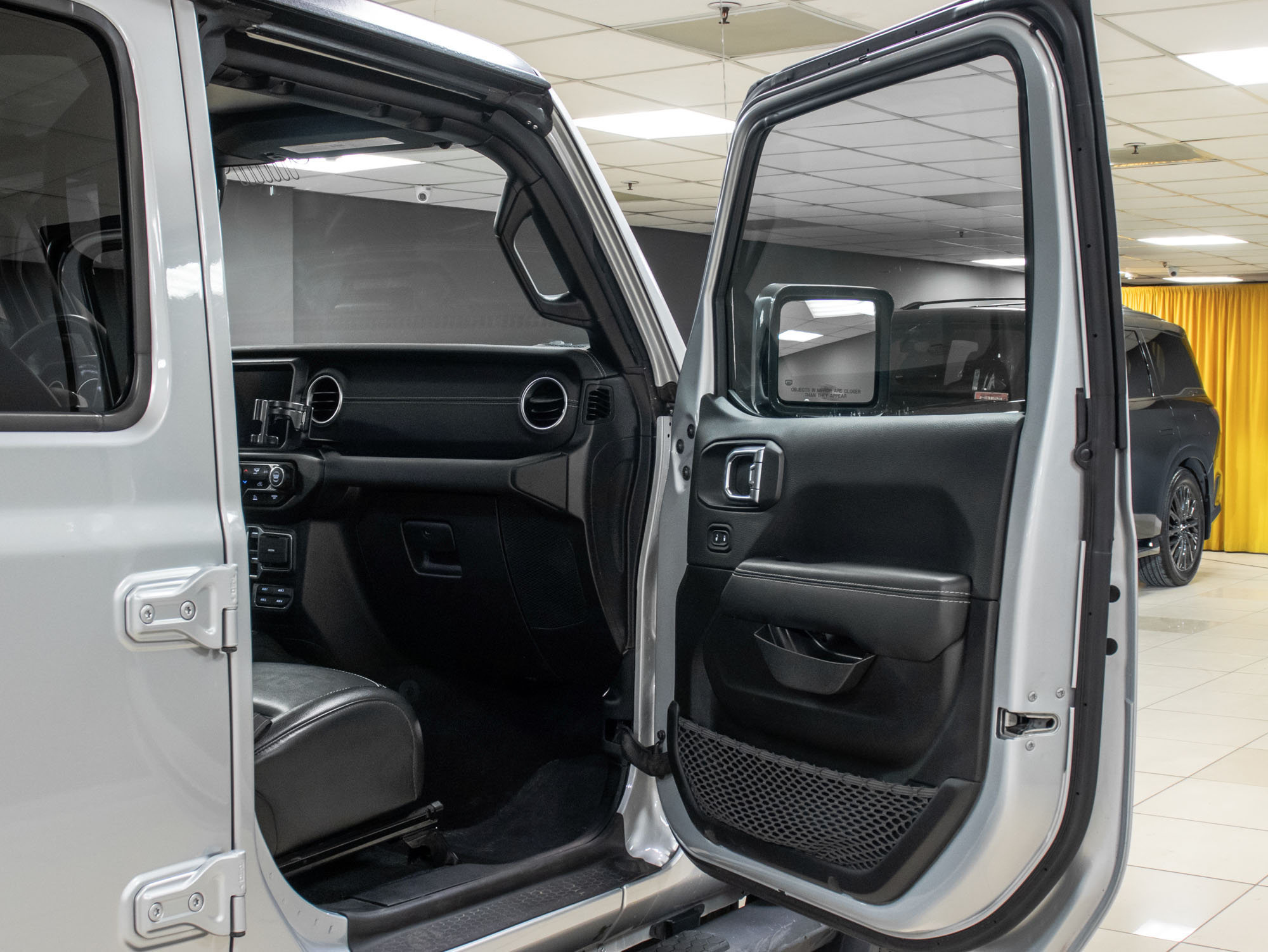 Jeep Wrangler Sahara 4XE Plug-in Hybrid