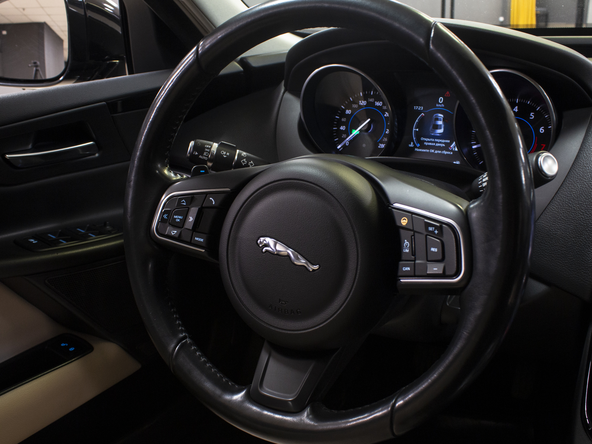 Jaguar XE 