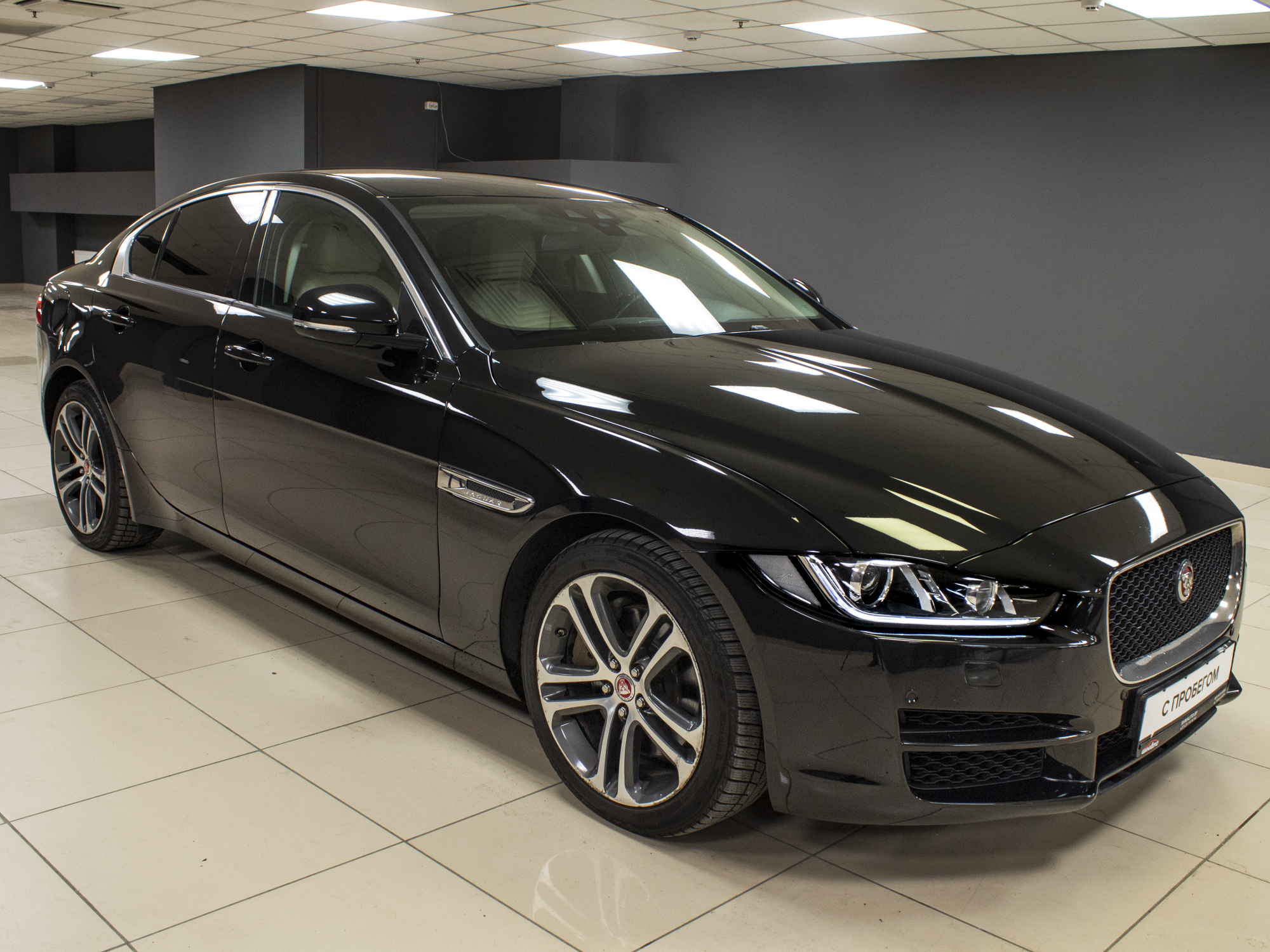 Jaguar XE 