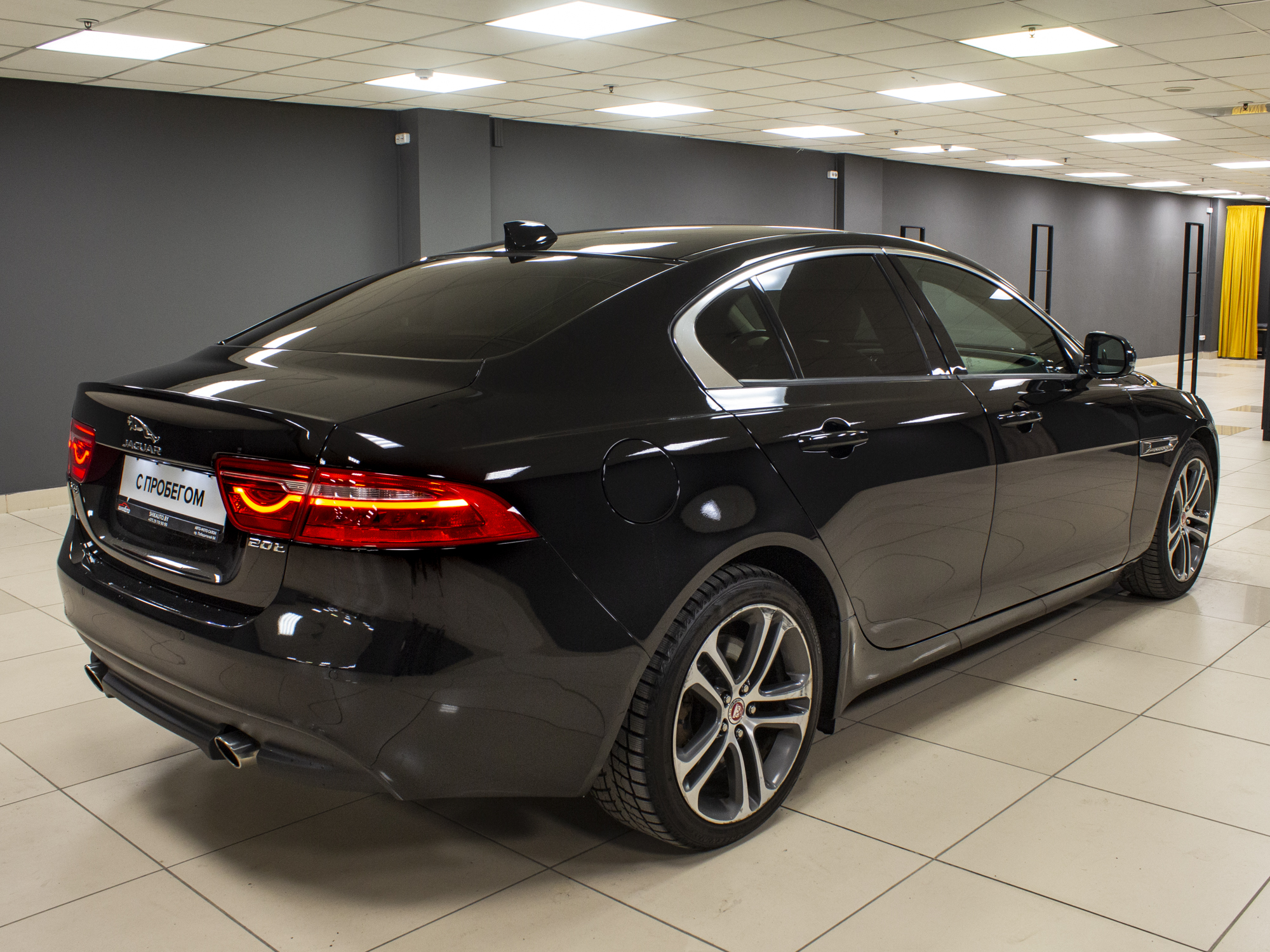 Jaguar XE 