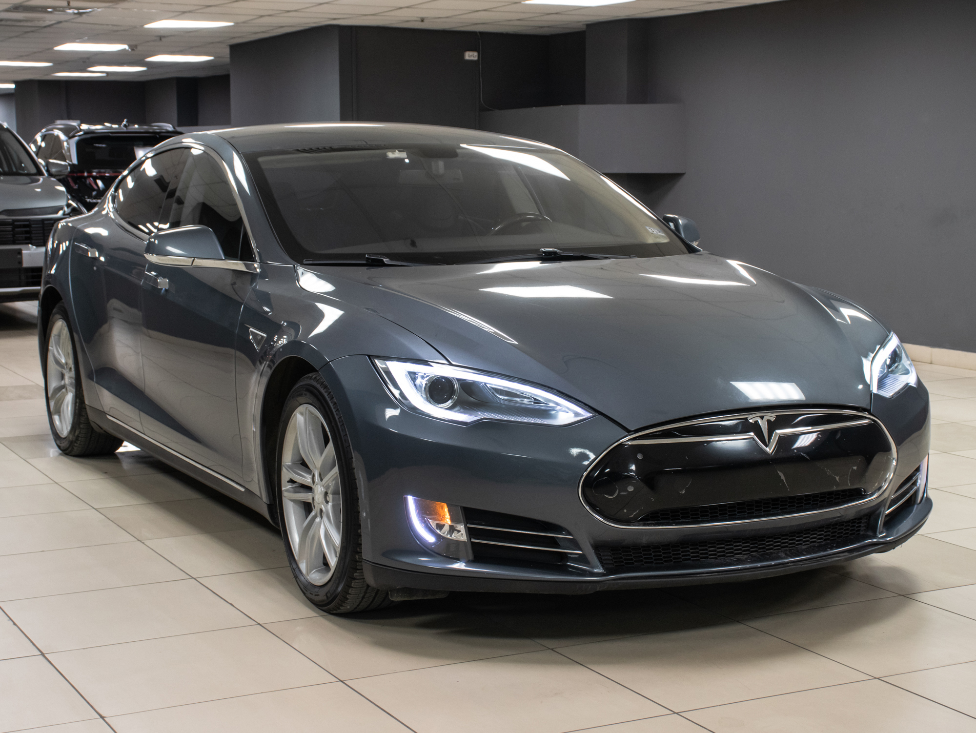 Tesla Model S P85