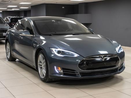 Tesla Model S P85
