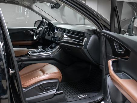 Audi Q7 quattro 3,0i