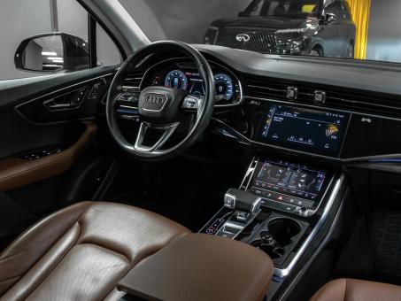 Audi Q7 quattro 3,0i
