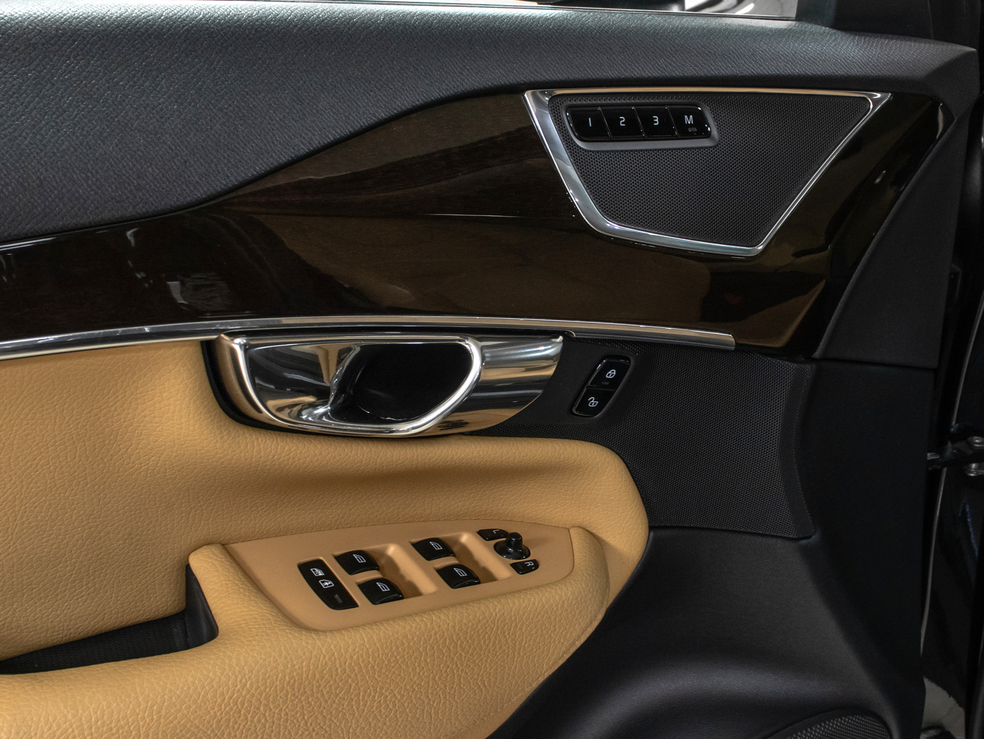 Volvo XC90 T6
