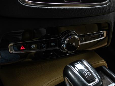Volvo XC90 T6