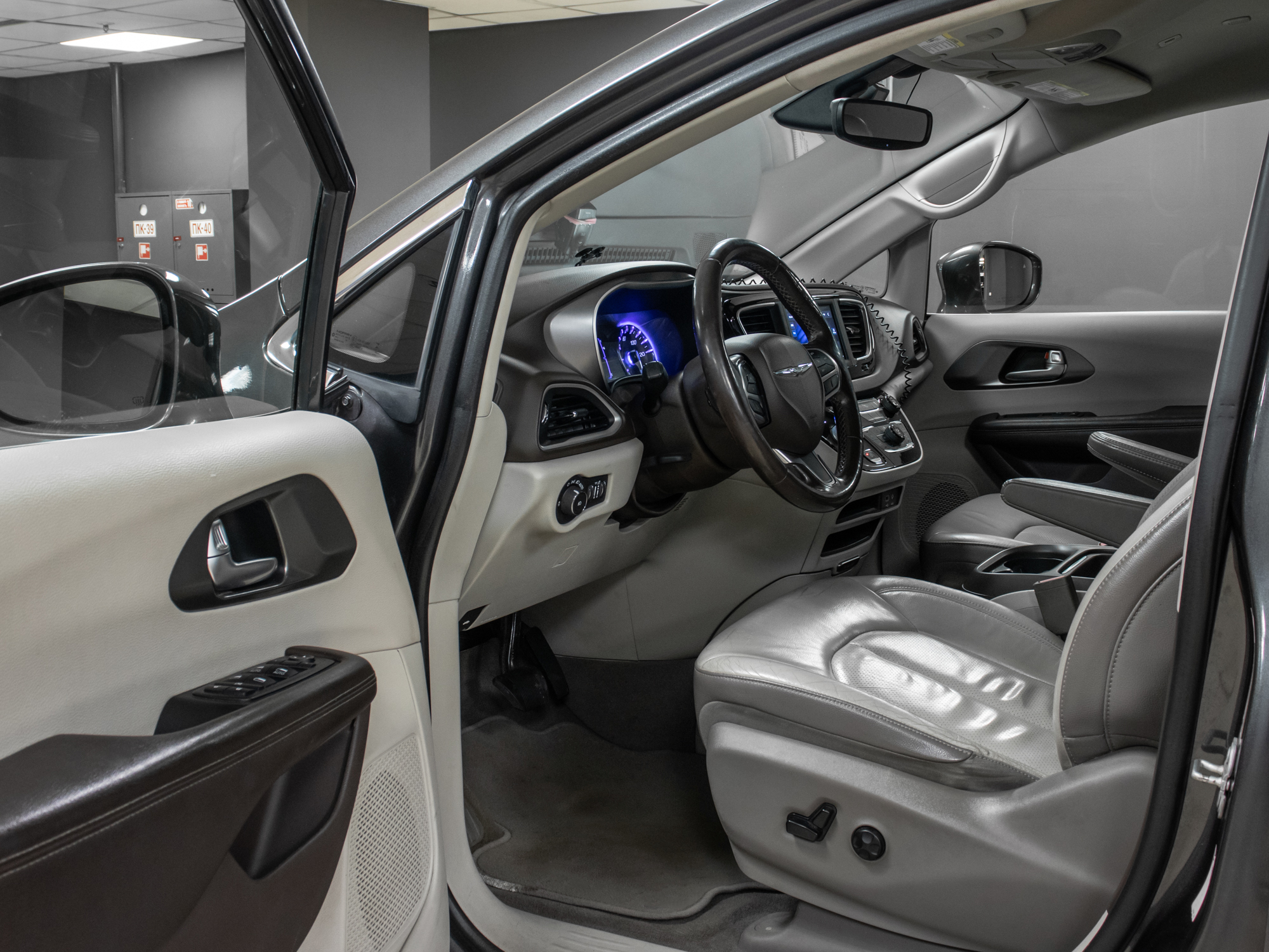 Chrysler Pacifica Touring L