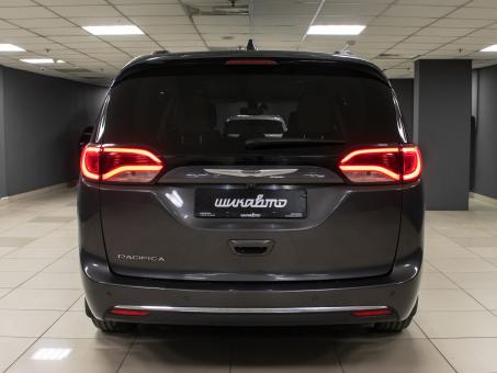 Chrysler Pacifica Touring L