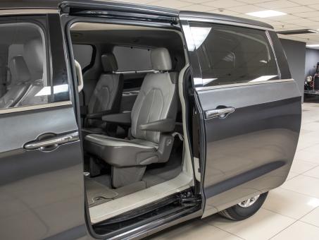 Chrysler Pacifica Touring L