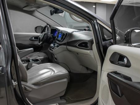 Chrysler Pacifica Touring L