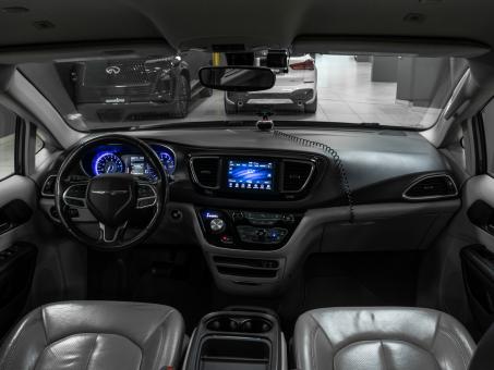 Chrysler Pacifica Touring L
