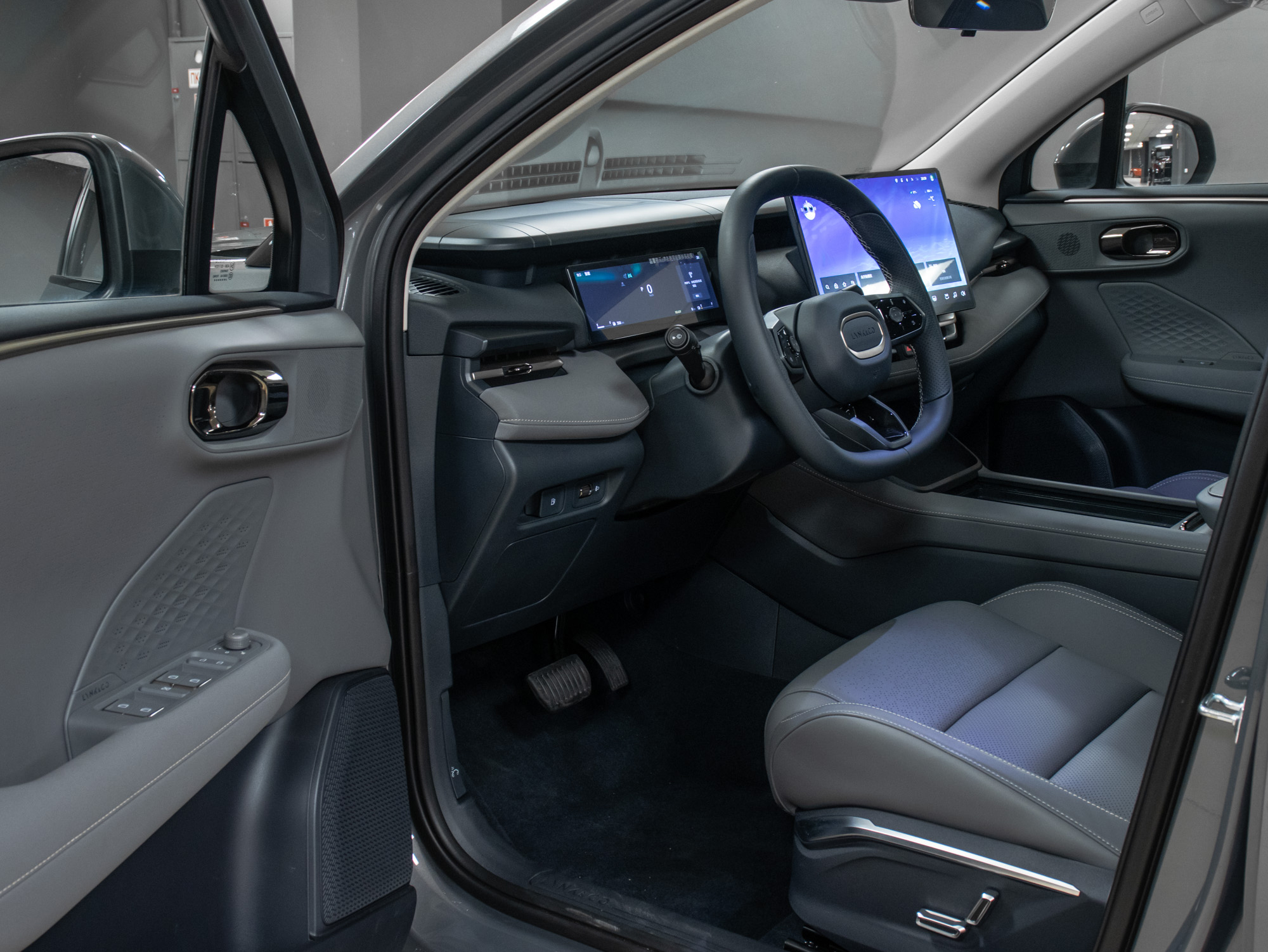 Lynk&Co 0 6 
