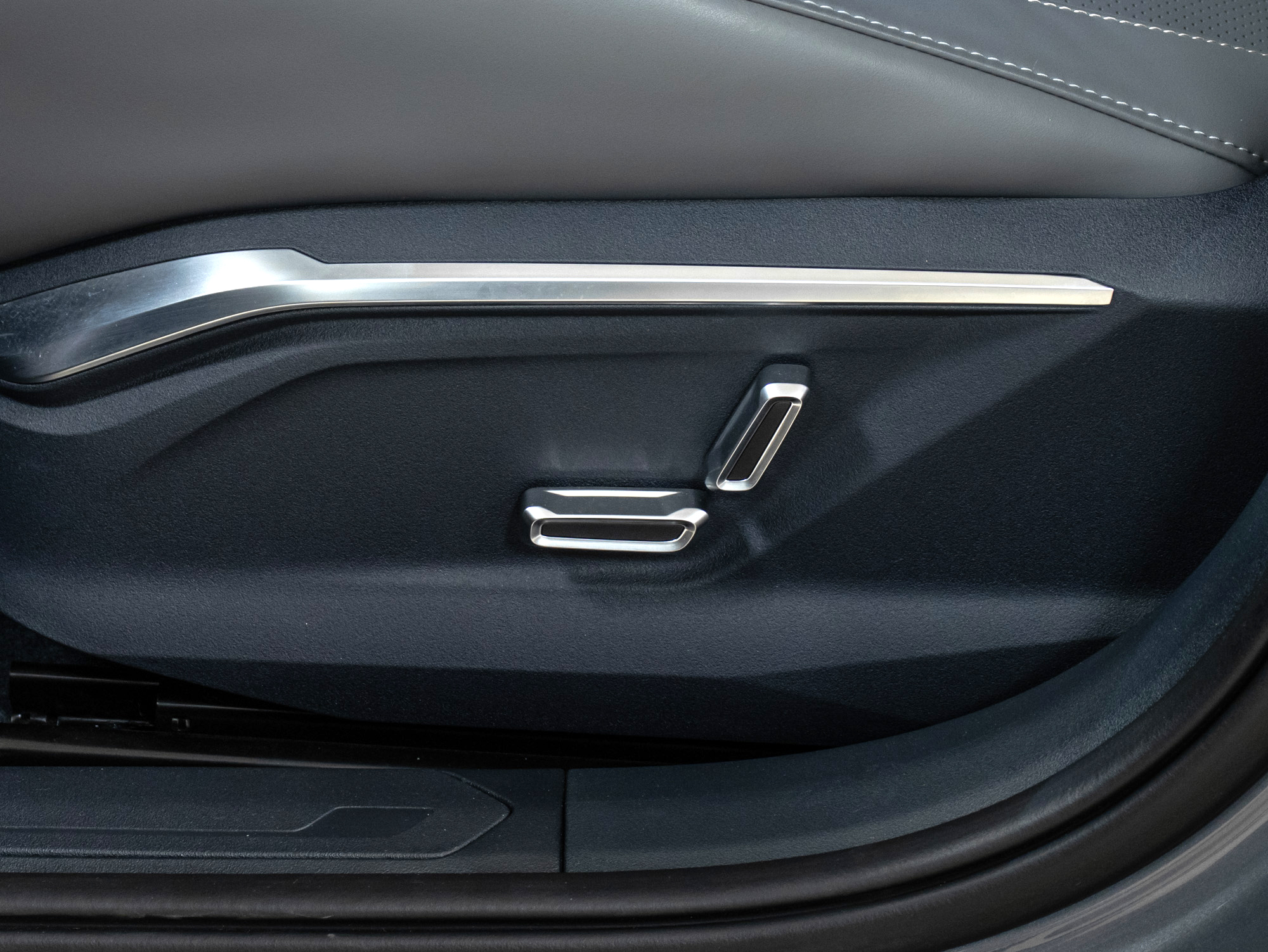 Lynk&Co 0 6 