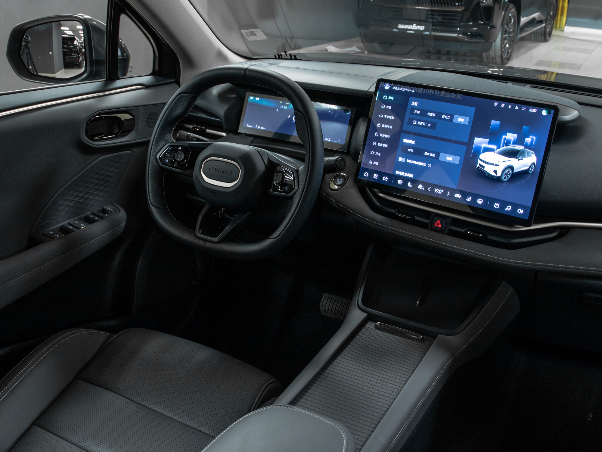 Lynk&Co 0 6 