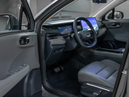 Lynk&Co 0 6 