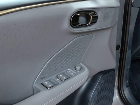 Lynk&Co 0 6 