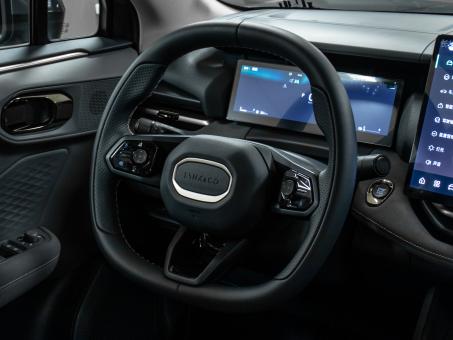 Lynk&Co 0 6 