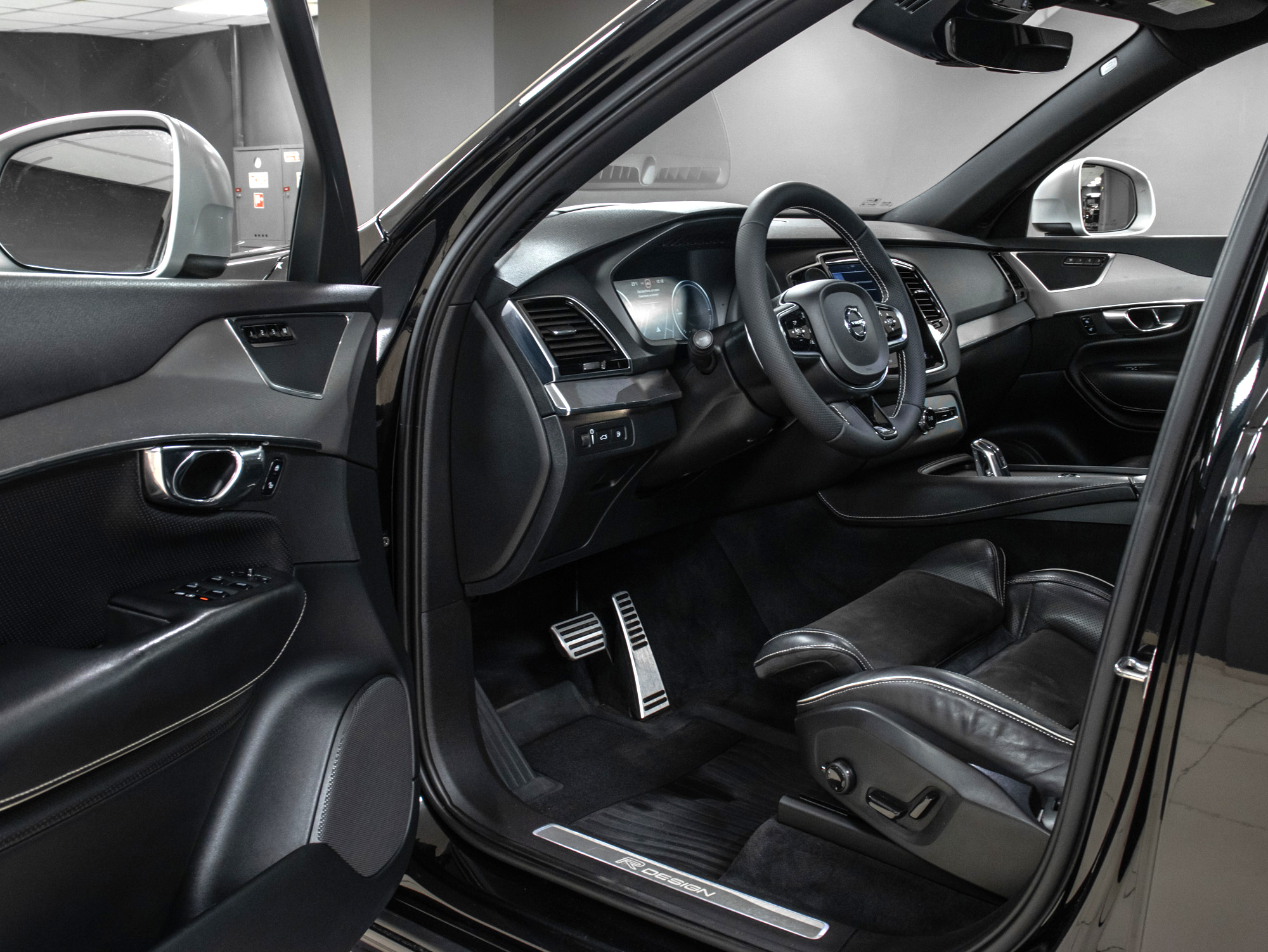 Volvo XC90 R-Design