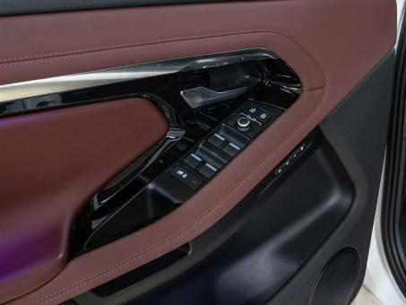 Land Rover Range Rover Evoque P300e