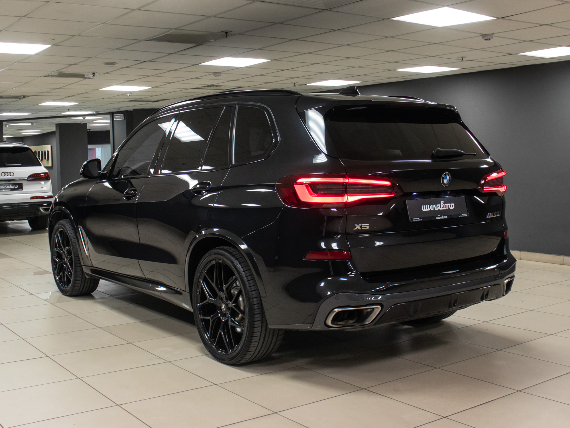 BMW X5 M50i