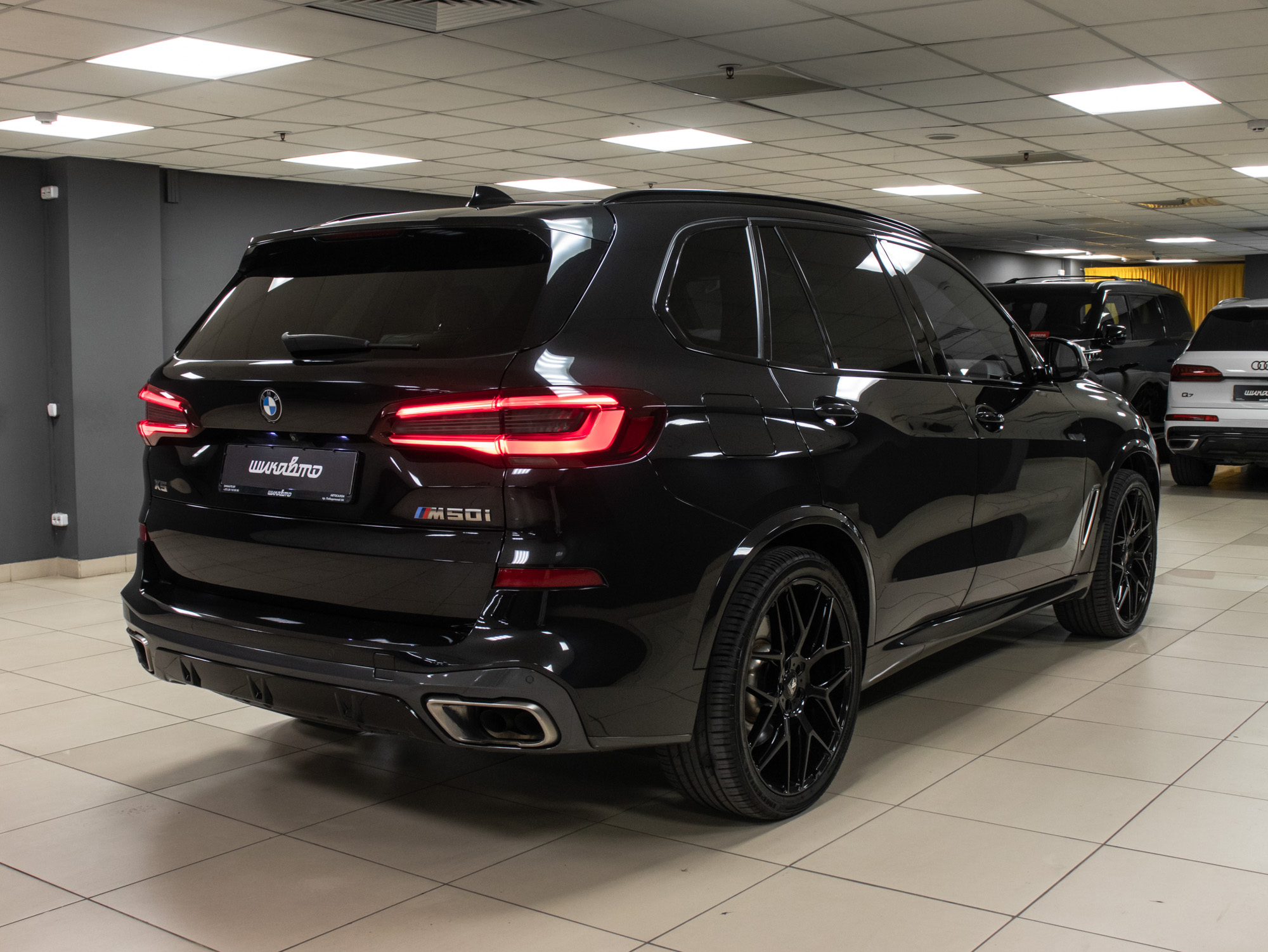 BMW X5 M50i