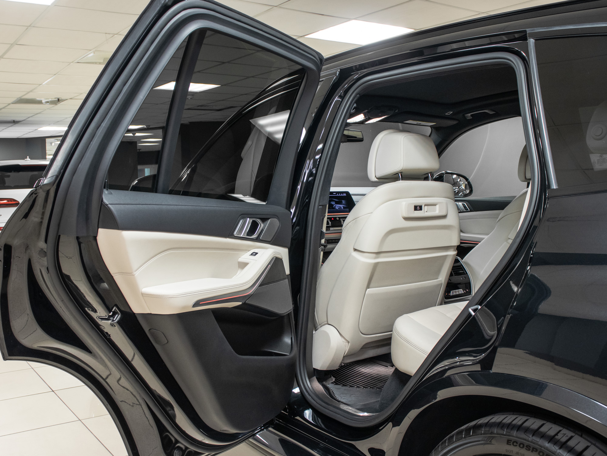 BMW X5 M50i