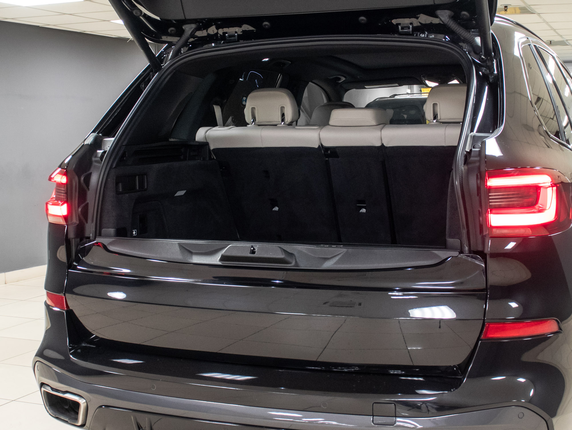 BMW X5 M50i