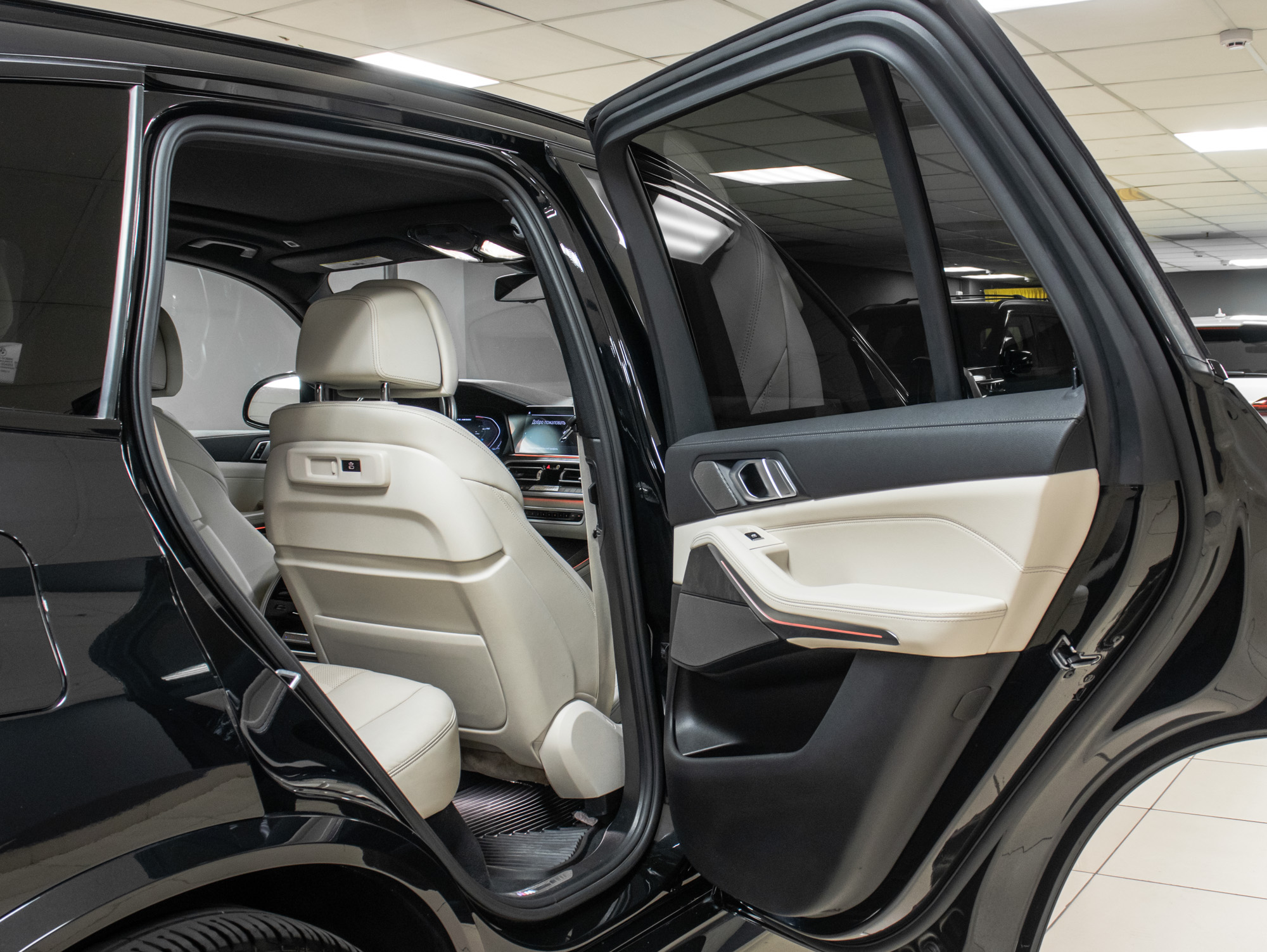 BMW X5 M50i