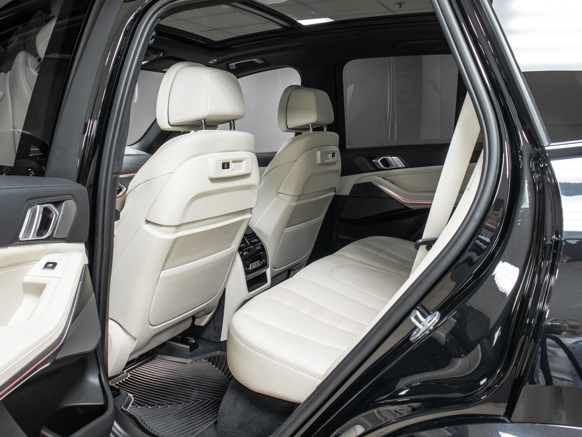 BMW X5 M50i