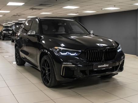 BMW X5 M50i