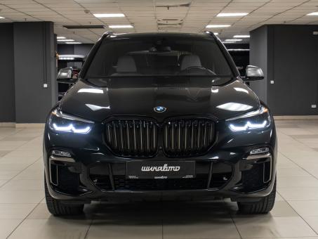 BMW X5 M50i