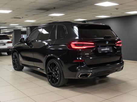 BMW X5 M50i