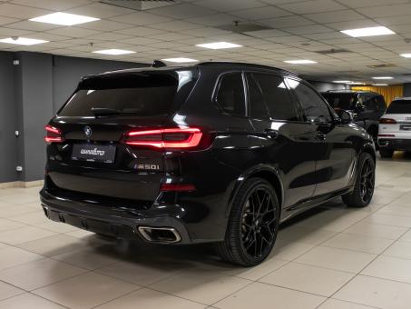 BMW X5 M50i