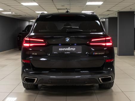 BMW X5 M50i