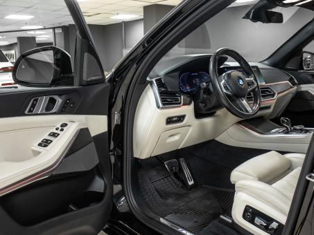 BMW X5 M50i