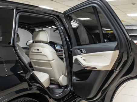 BMW X5 M50i
