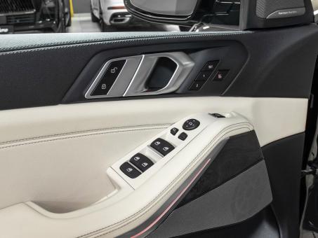 BMW X5 M50i